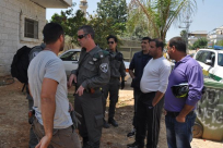 بالصور: قوى كبيرة من الشرطة تداهم بيت عائلة "ابو معمر" في الرملة 